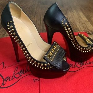 Christian Louboutin Lady Chichi Gold - Black. Size 8